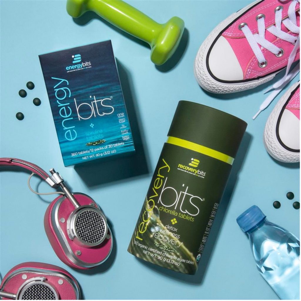 workout equipment and ENERGYbits spirulina box and RECOVERYbits canister